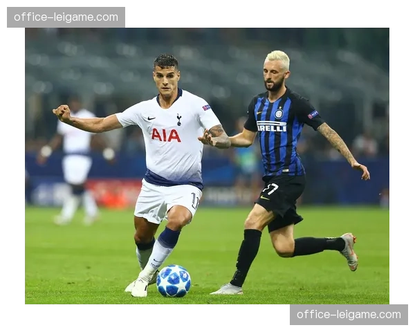 富勒姆中场拦截能力关键，双后腰配置轮换应对热刺中路渗透